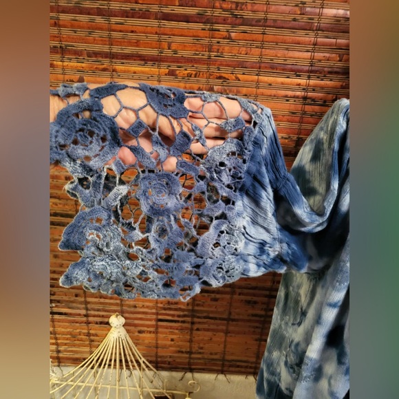 Blue Tie-Dye Blouse with Lace Sleeves - Picture 4 of 4